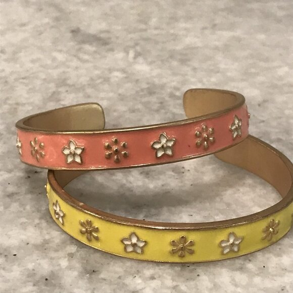 Set of 2 Enamel Floral Cuff Bracelets Gold Tone Yellow Coral Womens Adjustable - Picture 1 of 3